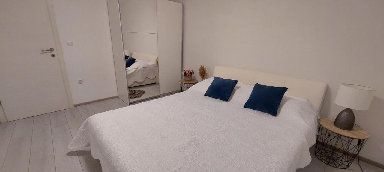 Apartmani Nikola โตรกีร์ ห้อง รูปภาพ