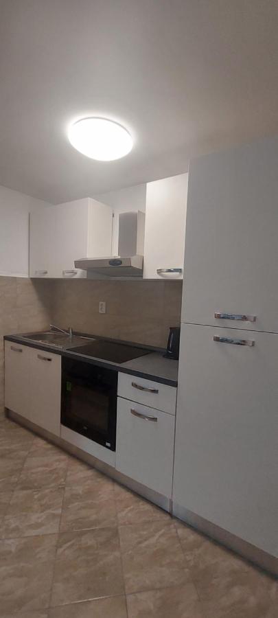 Apartmani Nikola โตรกีร์ ภายนอก รูปภาพ