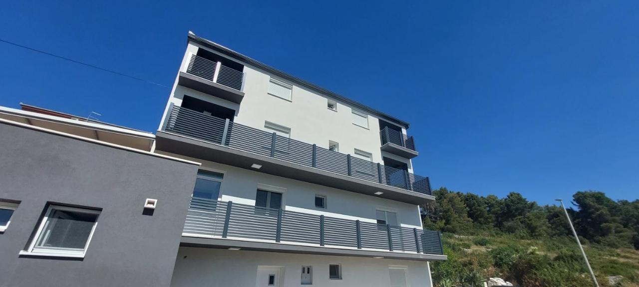Apartmani Nikola โตรกีร์ ภายนอก รูปภาพ