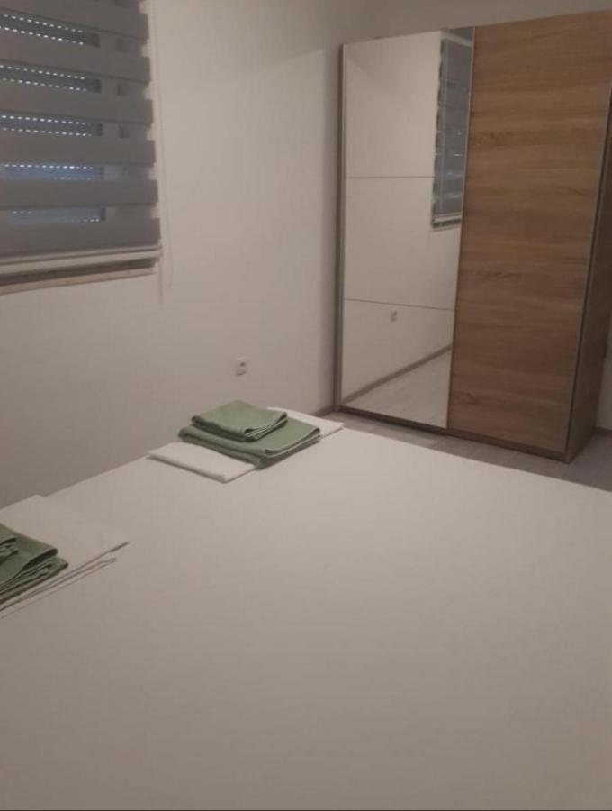 Apartmani Nikola โตรกีร์ ภายนอก รูปภาพ