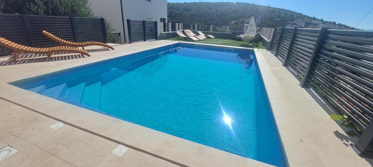 Apartmani Nikola โตรกีร์ ภายนอก รูปภาพ